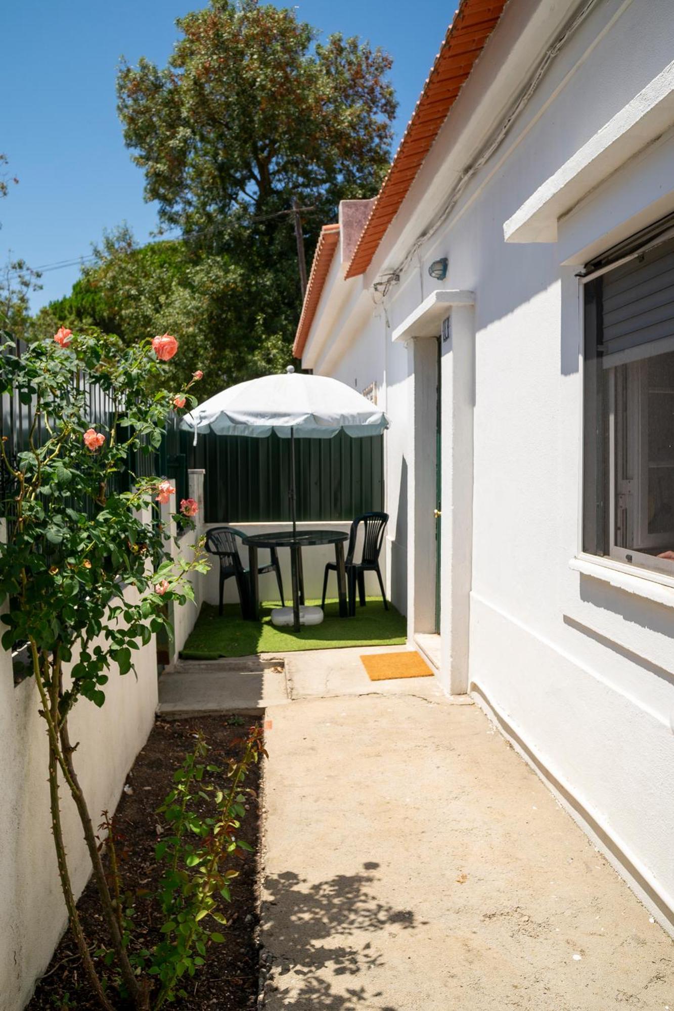 Front House Apartment *