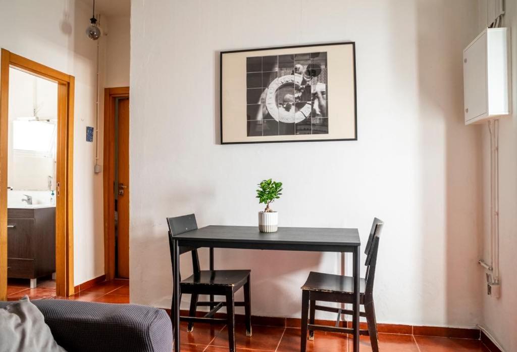 Front House Apartment *