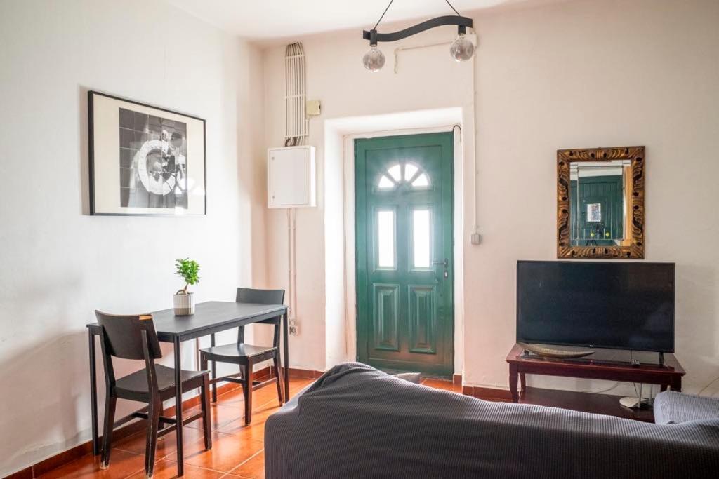 Apartment Front House Lisbon